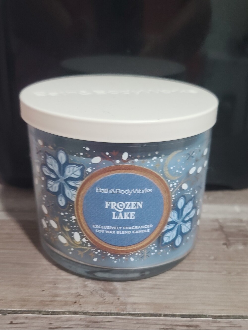 Bath & Body Works Frozen Lake Candle - Blue & White